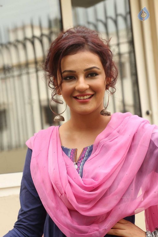 Seerat Kapoor Photos - 38 / 42 photos