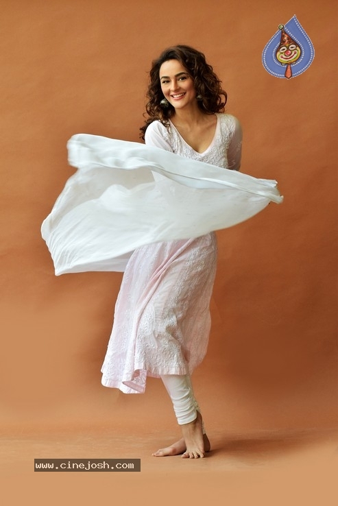 Seerat Kapoor Stills - 6 / 13 photos