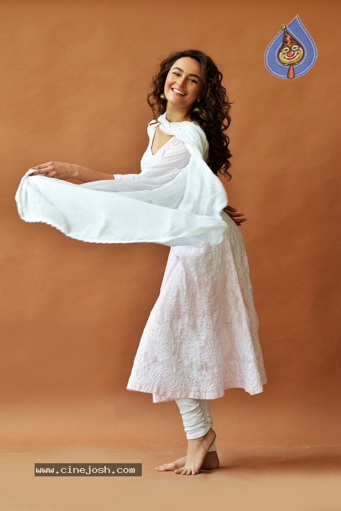 Seerat Kapoor Stills - 7 / 13 photos