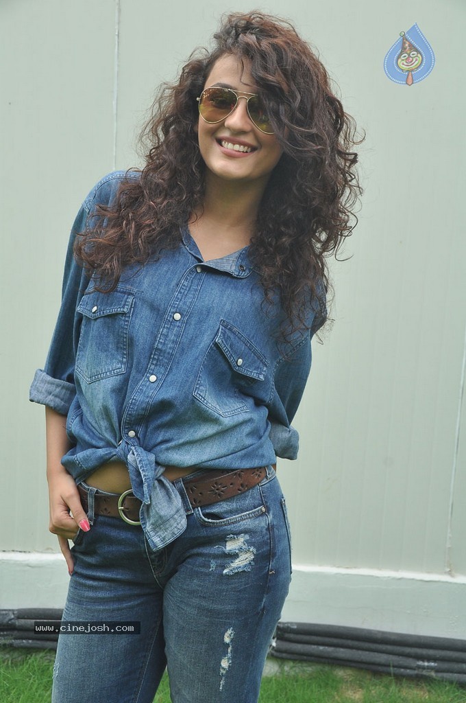 Seerath Kapoor New Pics - 8 / 143 photos