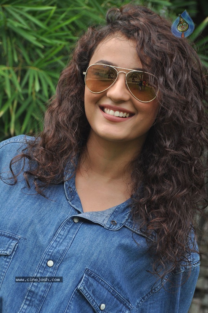Seerath Kapoor New Pics - 20 / 143 photos