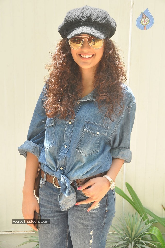 Seerath Kapoor New Pics - 32 / 143 photos