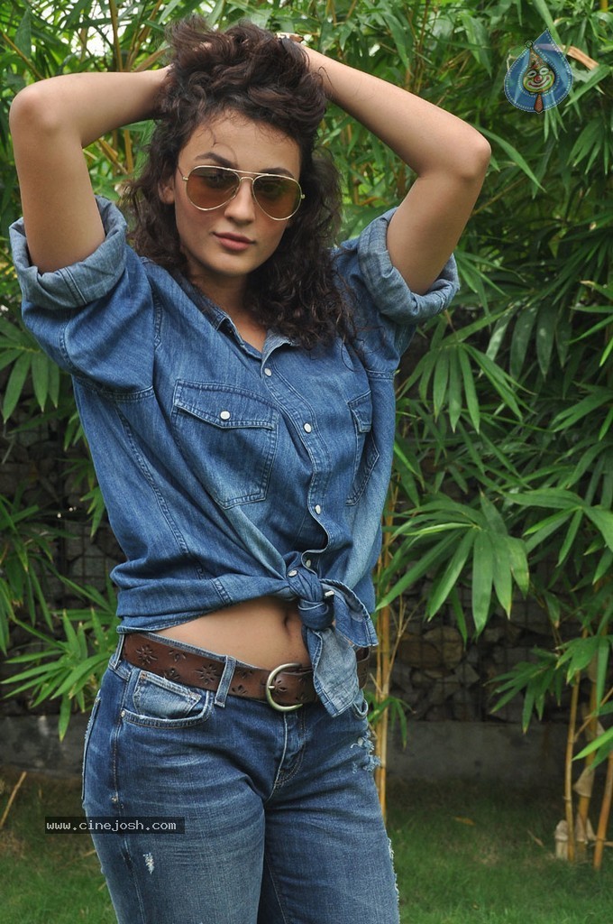 Seerath Kapoor New Pics - 73 / 143 photos