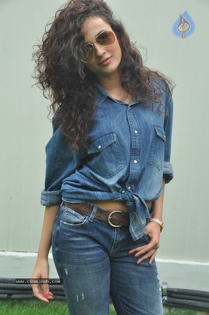 Seerath Kapoor New Pics - 85 / 143 photos