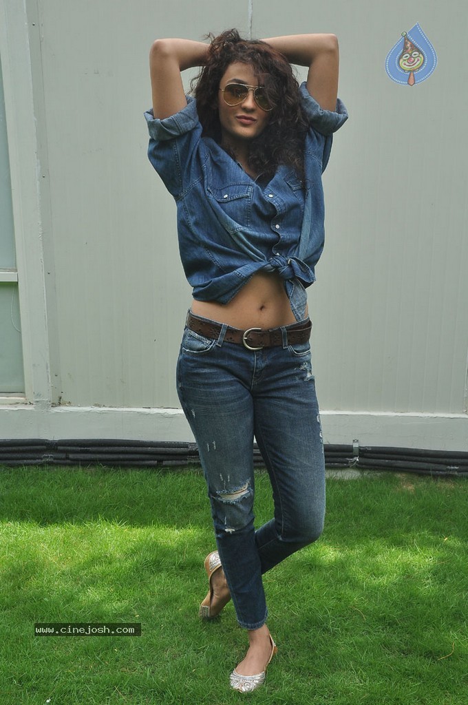 Seerath Kapoor New Pics - 91 / 143 photos