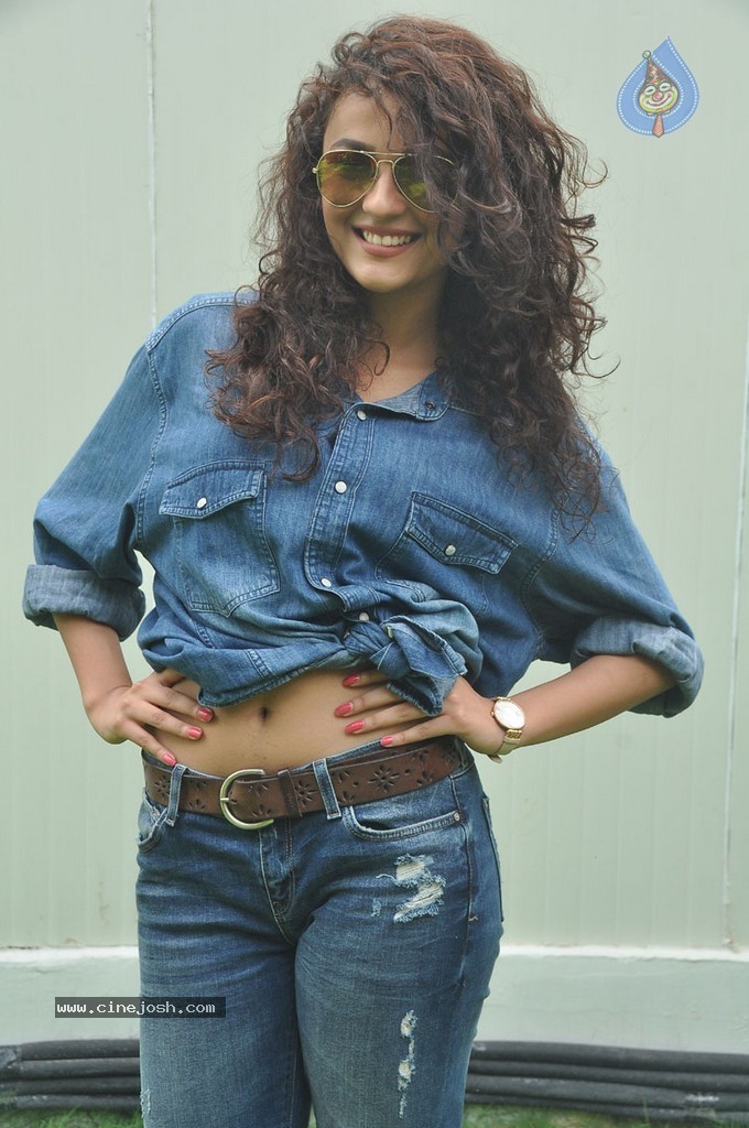 Seerath Kapoor New Pics - 93 / 143 photos