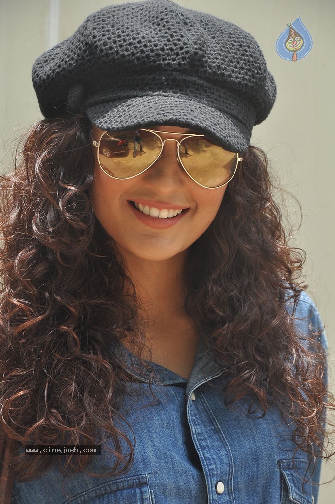 Seerath Kapoor New Pics - 94 / 143 photos