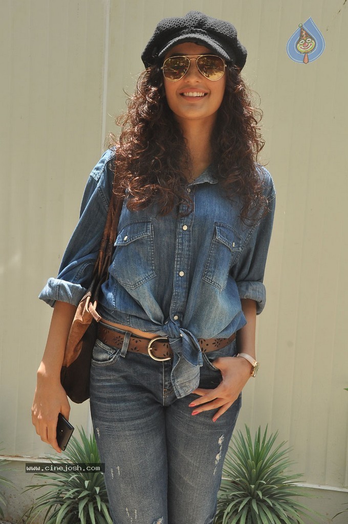 Seerath Kapoor New Pics - 95 / 143 photos