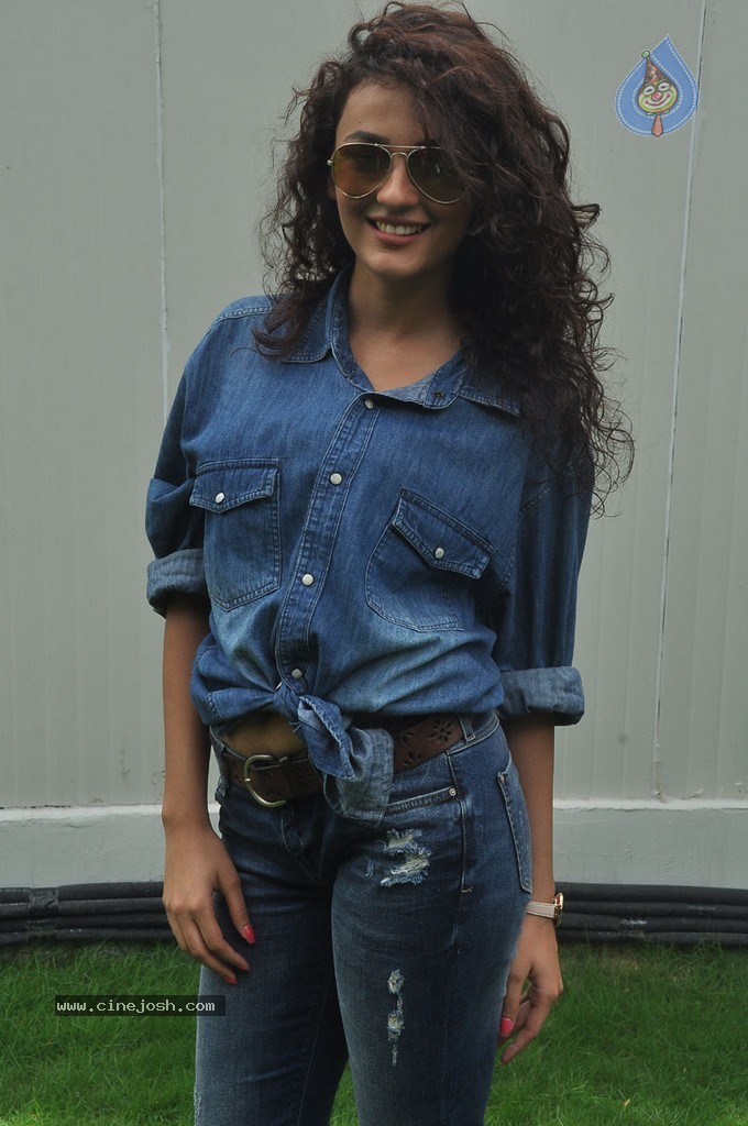 Seerath Kapoor New Pics - 96 / 143 photos