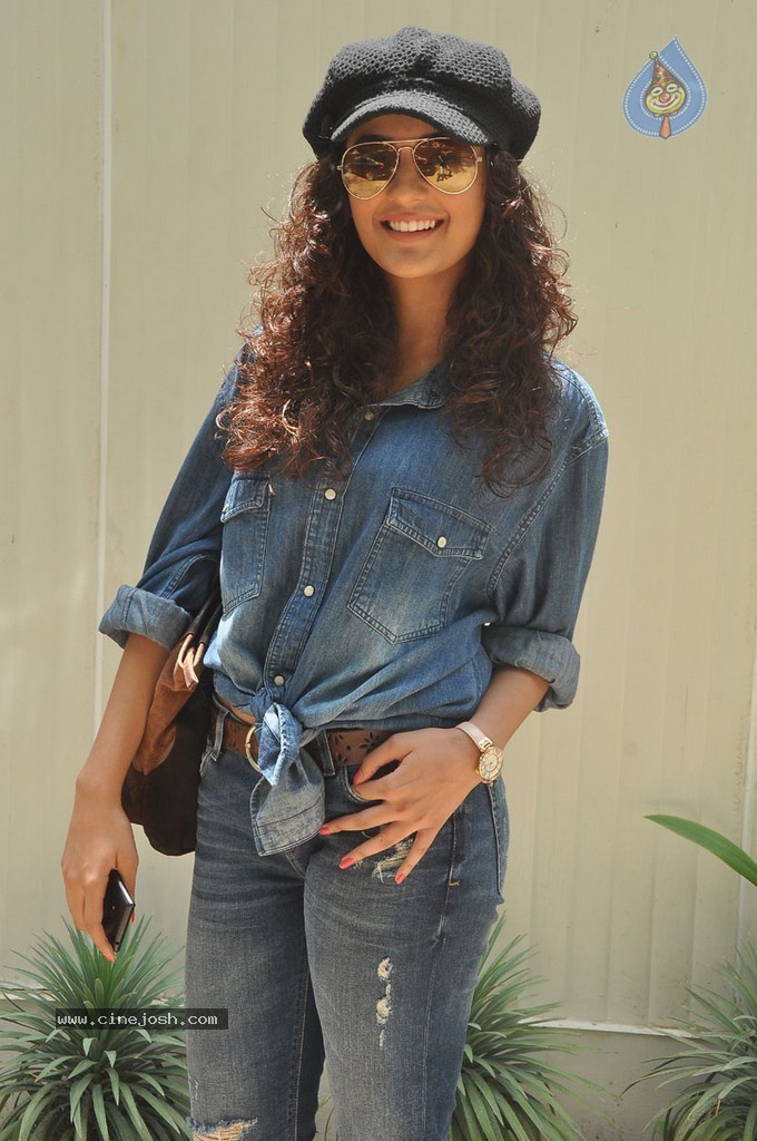 Seerath Kapoor New Pics - 100 / 143 photos