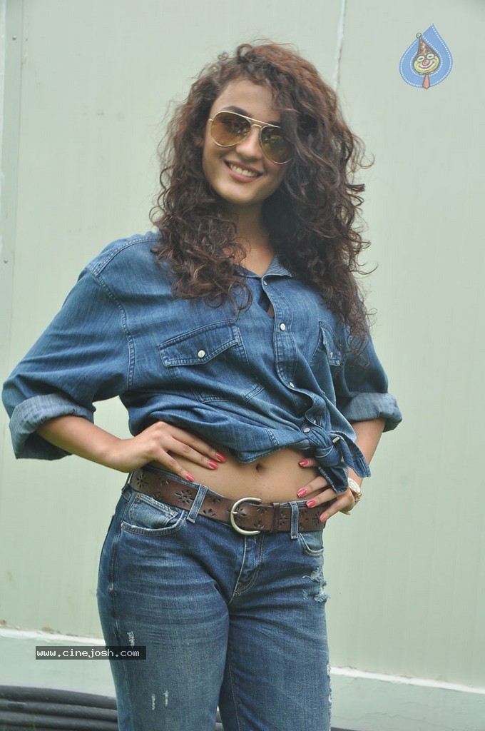 Seerath Kapoor New Pics - 103 / 143 photos