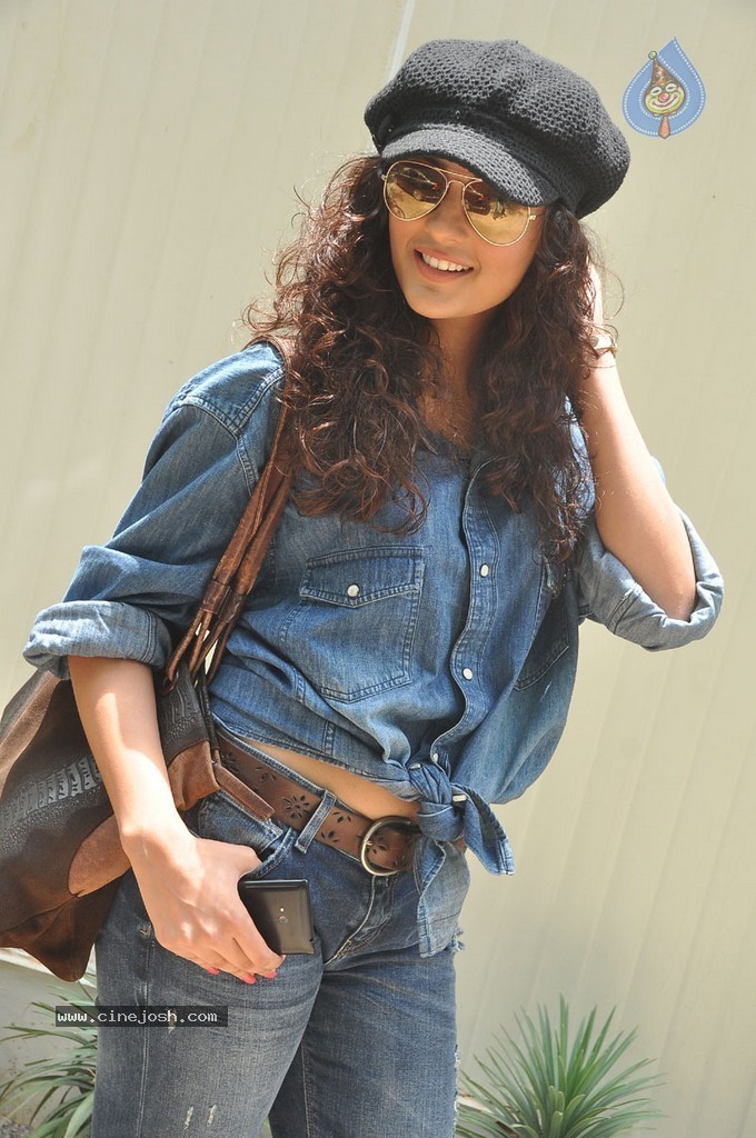 Seerath Kapoor New Pics - 105 / 143 photos
