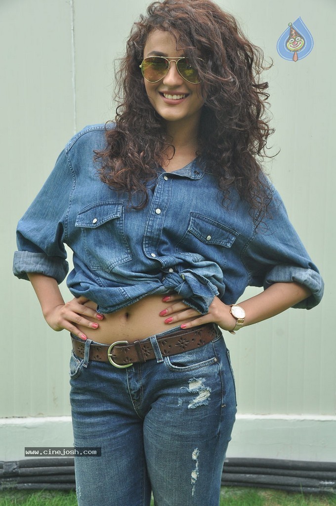 Seerath Kapoor New Pics - 120 / 143 photos
