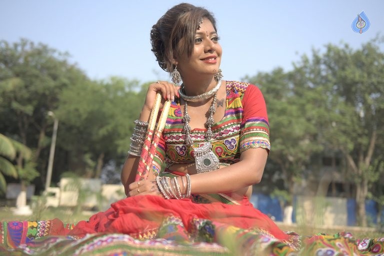 Sejal Mandavia Navratri Photo Shoot - 11 / 21 photos