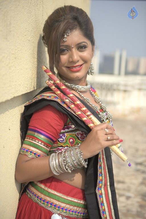 Sejal Mandavia Navratri Photo Shoot - 12 / 21 photos