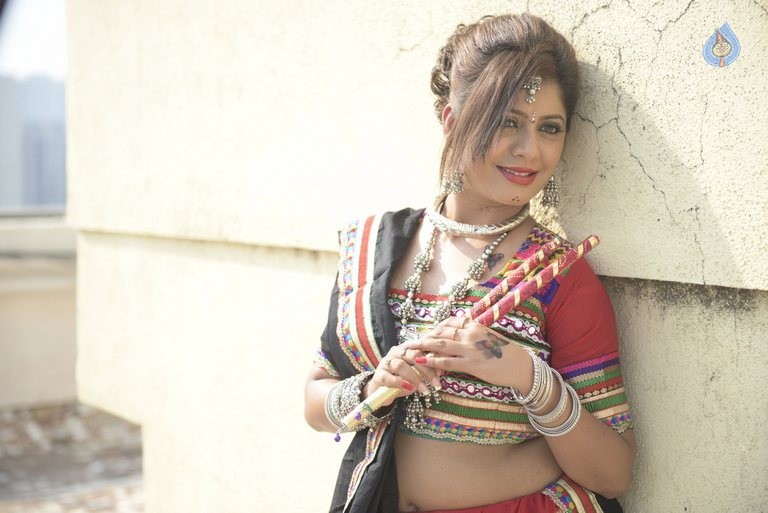 Sejal Mandavia Navratri Photo Shoot - 13 / 21 photos