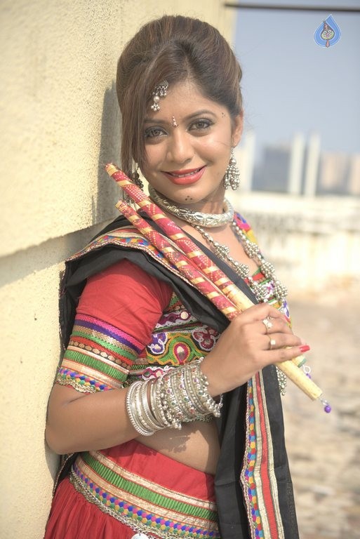Sejal Mandavia Navratri Photo Shoot - 14 / 21 photos
