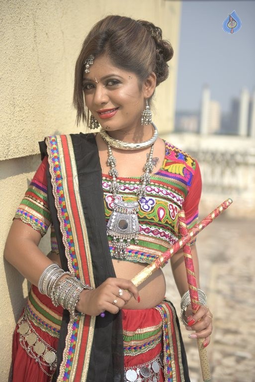 Sejal Mandavia Navratri Photo Shoot - 19 / 21 photos
