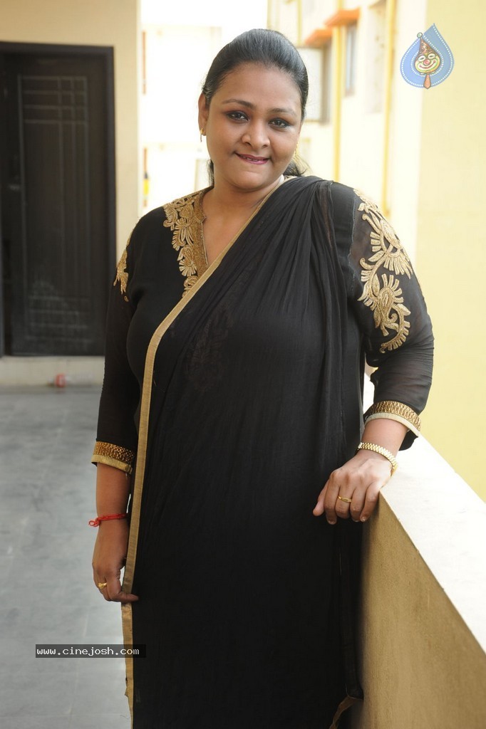 Shakila Stills - 8 / 22 photos