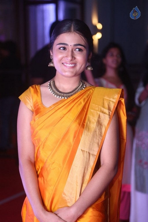 Shalini Pandey Photos - 15 / 20 photos