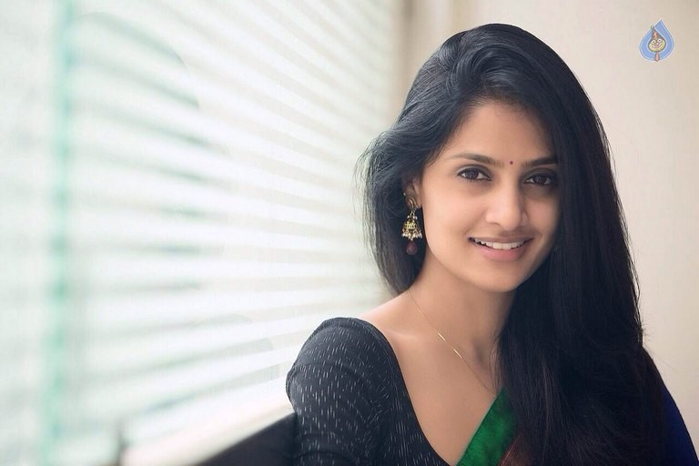 Shalini Vadnikatti New Photos - 15 / 34 photos