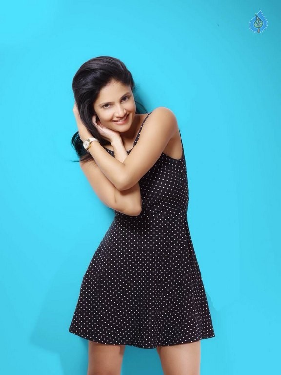 Shalini Vadnikatti New Photos - 22 / 34 photos