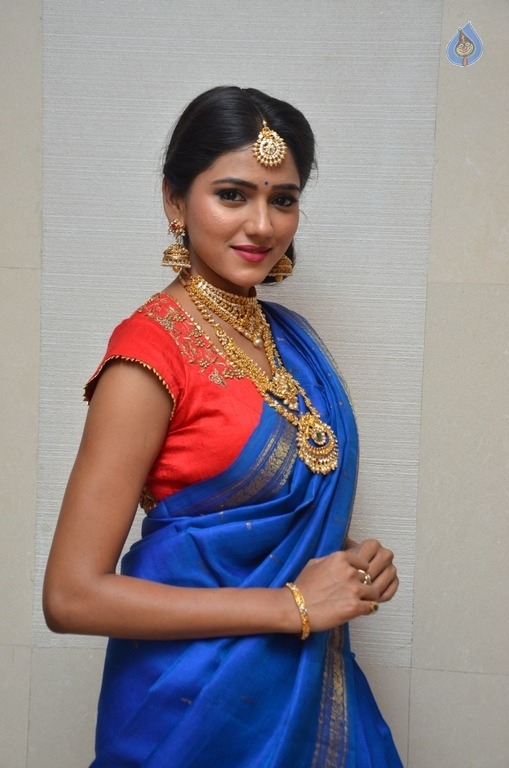 Pin by shalu baby on KS wedding | Bridal sarees south indian, Indian bridal  fashion, Bridal hairdo