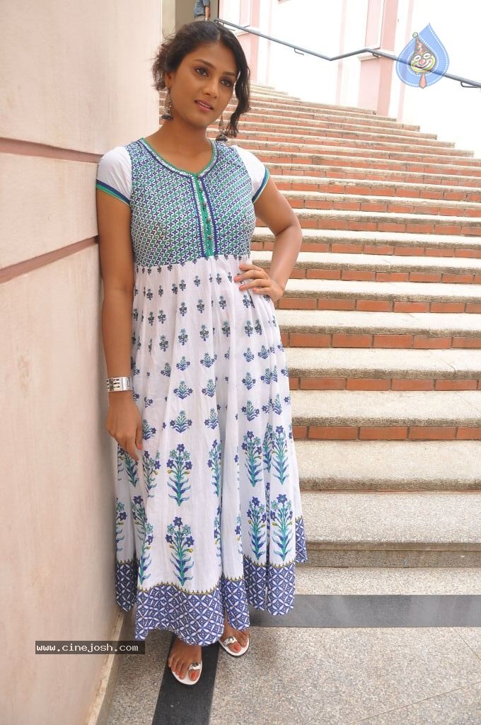 Shama Singh New Stills - 21 / 52 photos