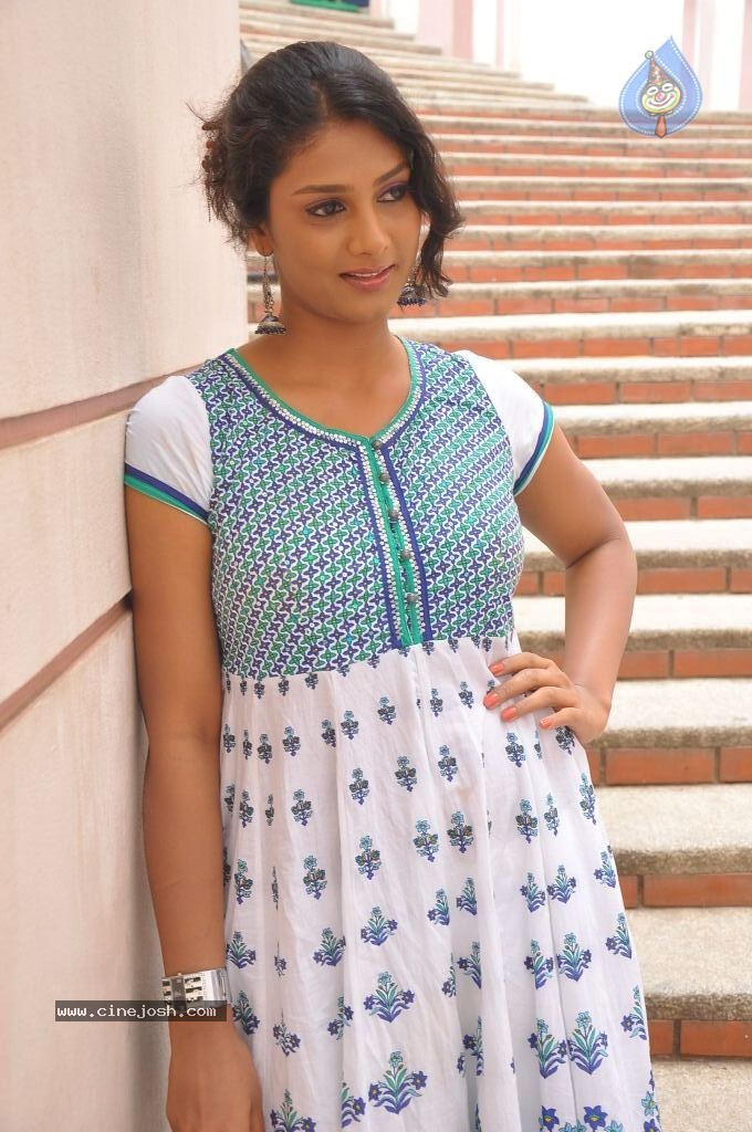 Shama Singh New Stills - 23 / 52 photos