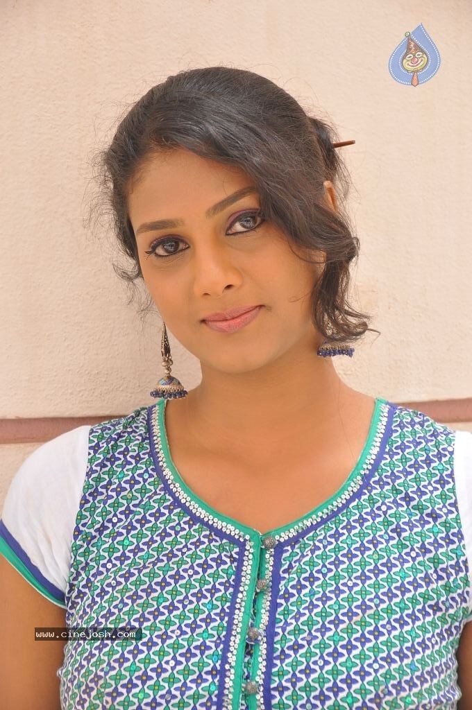 Shama Singh New Stills - 30 / 52 photos