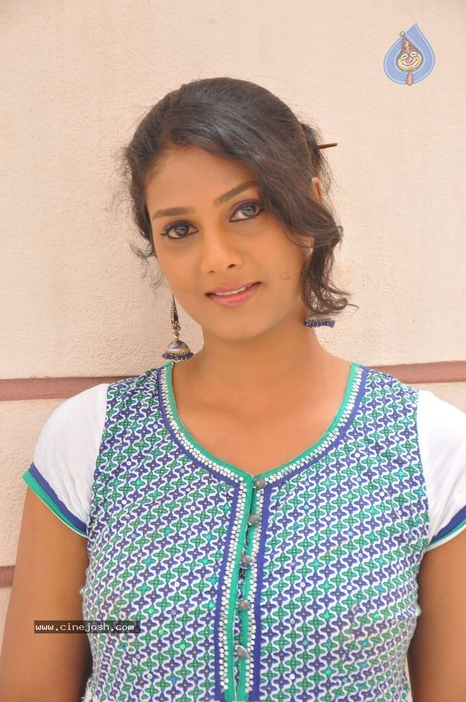 Shama Singh New Stills - 32 / 52 photos