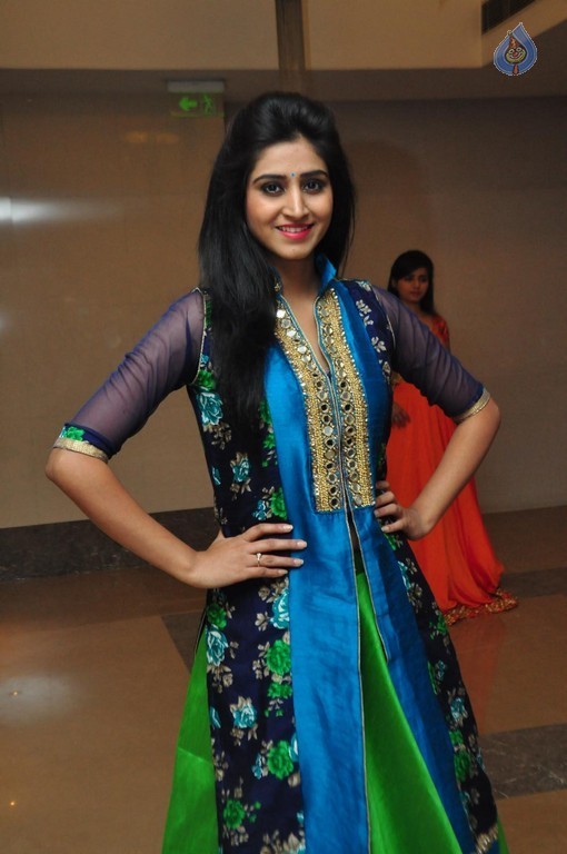 Shamili New Pics - 17 / 31 photos