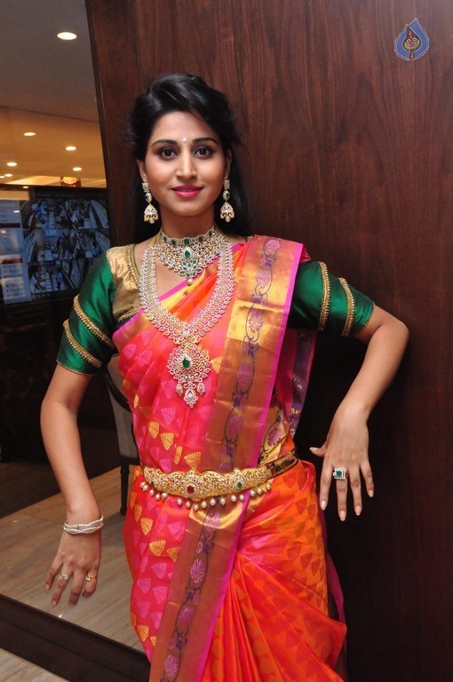 Shamili New Pics - 7 / 29 photos