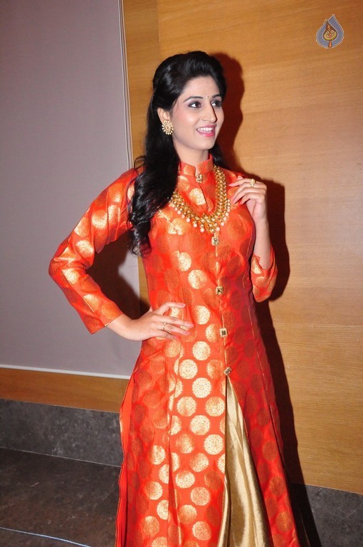 Shamili New Stills - 11 / 35 photos