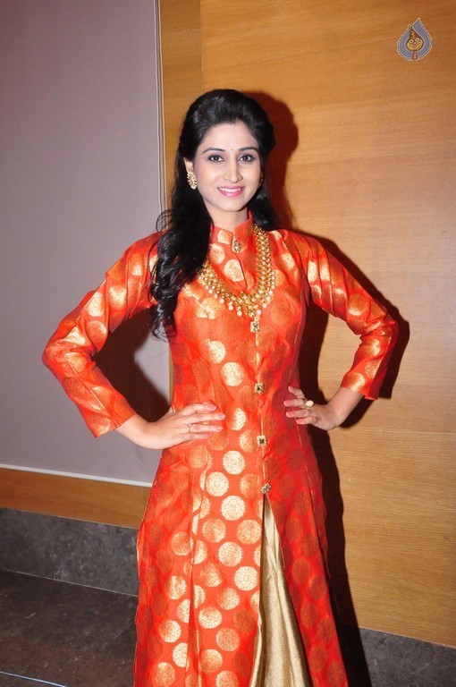 Shamili New Stills - 12 / 35 photos