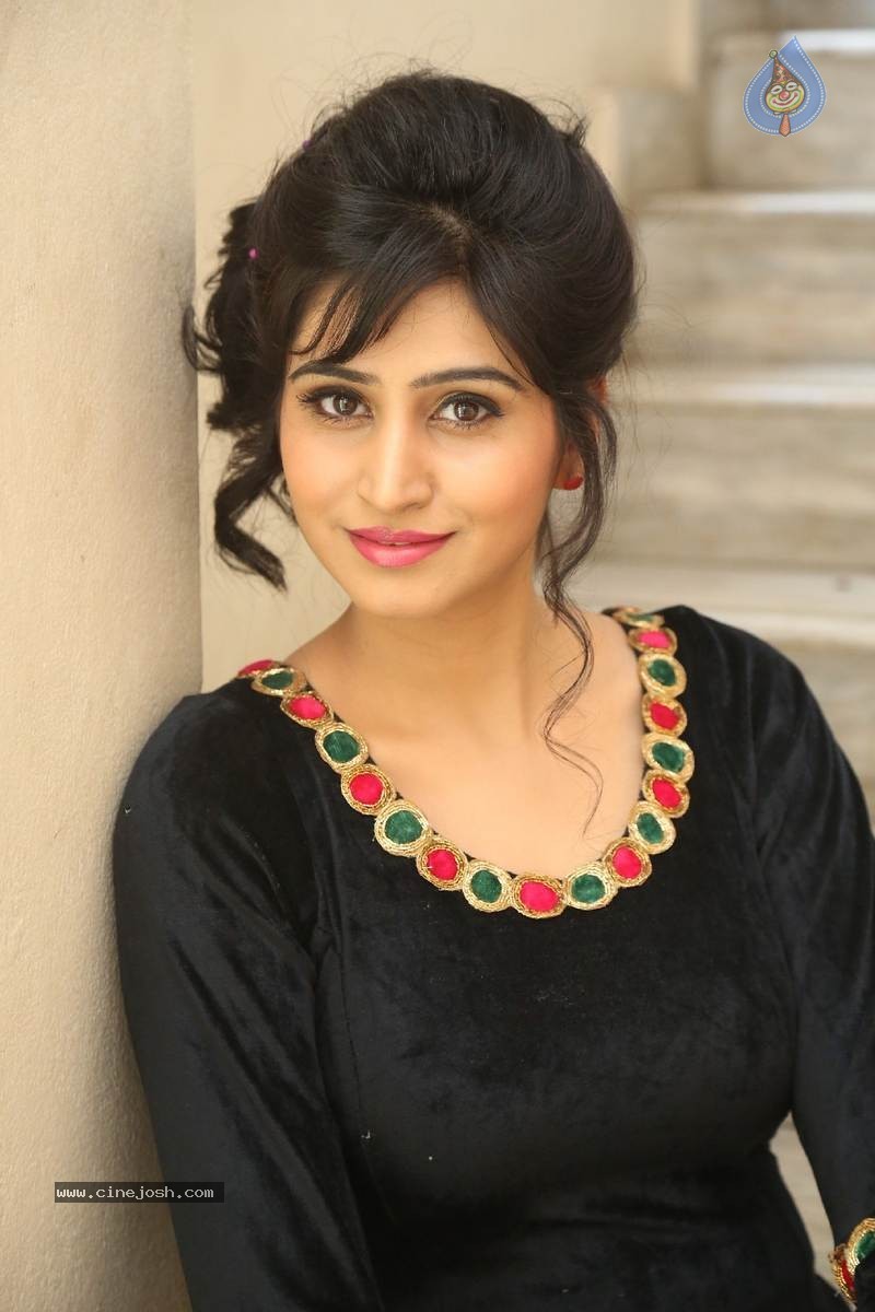 Shamili Photos - 16 / 60 photos