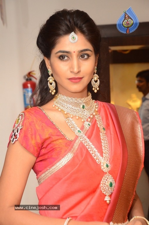Shamili Sounderajan Images - 7 / 30 photos