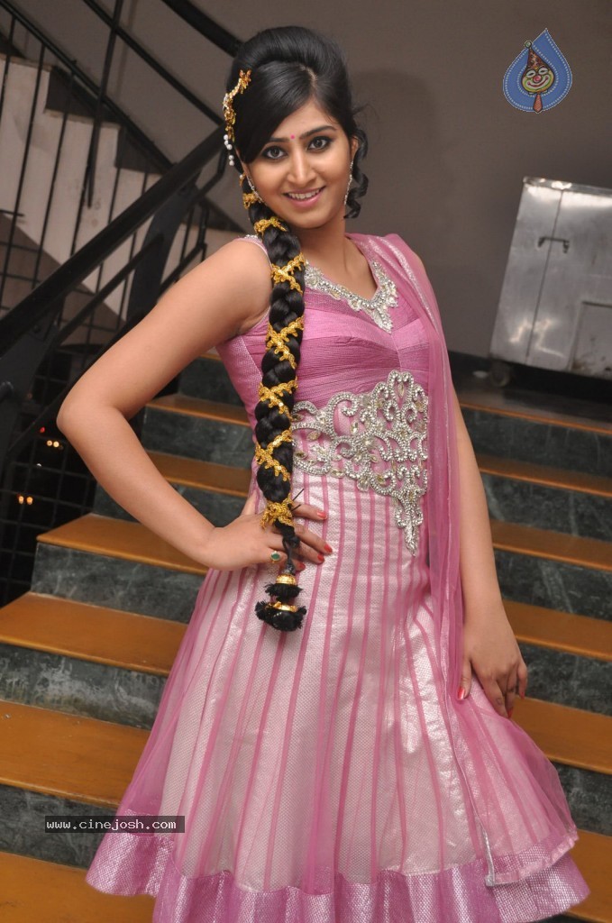 Shamili Stills - 22 / 53 photos