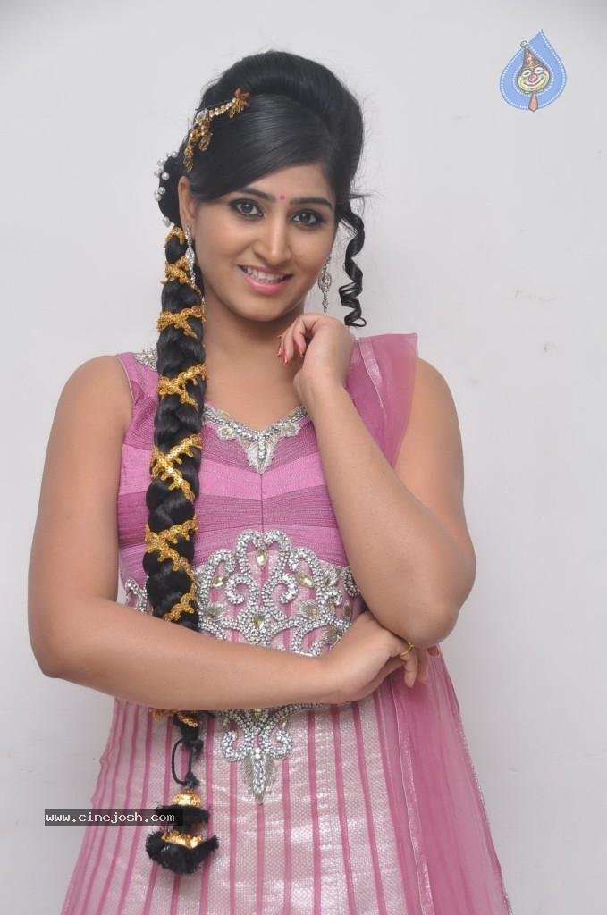 Shamili Stills - 38 / 53 photos