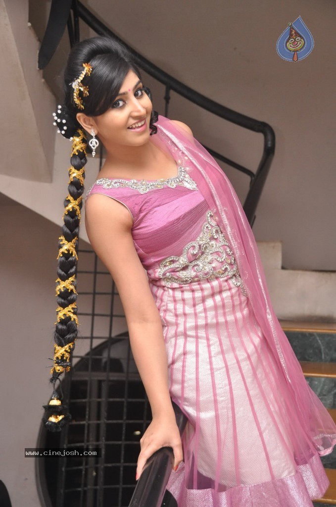 Shamili Stills - 44 / 53 photos