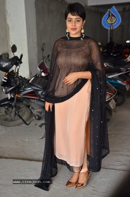 Shamna Kasim Latest Stills - 5 / 8 photos