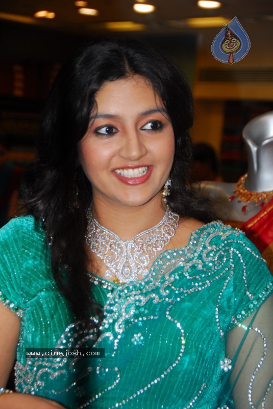 Shanti Rao at Neeru's Shopping Mall - 17 / 52 photos