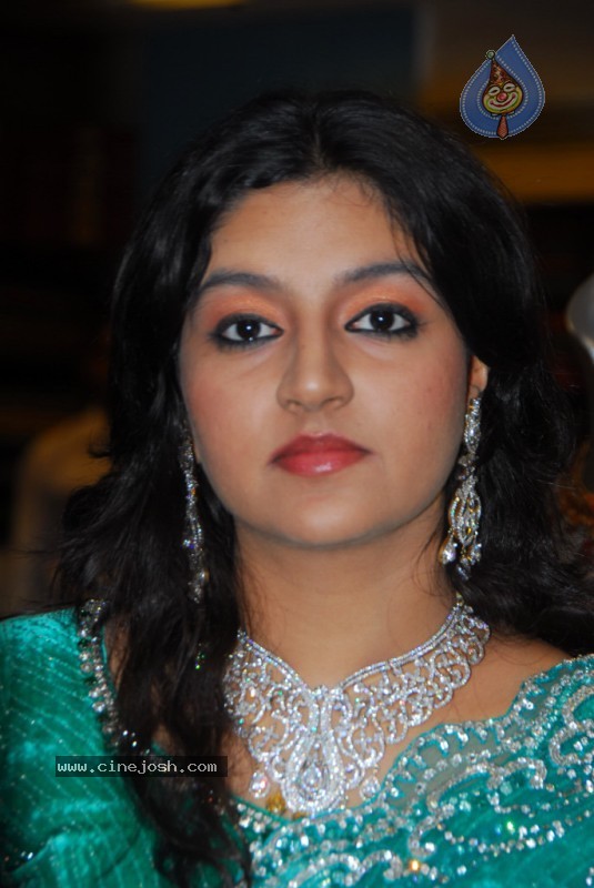 Shanti Rao at Neeru's Shopping Mall - 23 / 52 photos