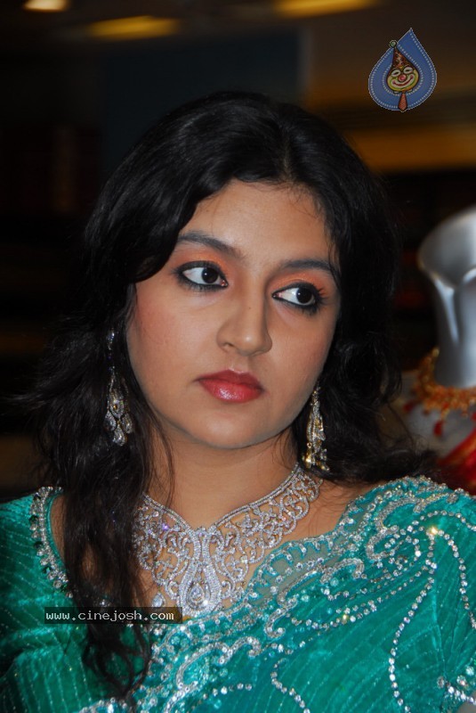 Shanti Rao at Neeru's Shopping Mall - 36 / 52 photos