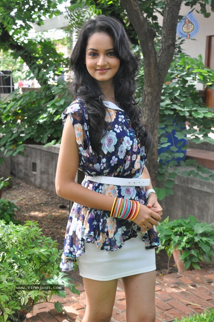 Shanvi New Stills - 7 / 30 photos