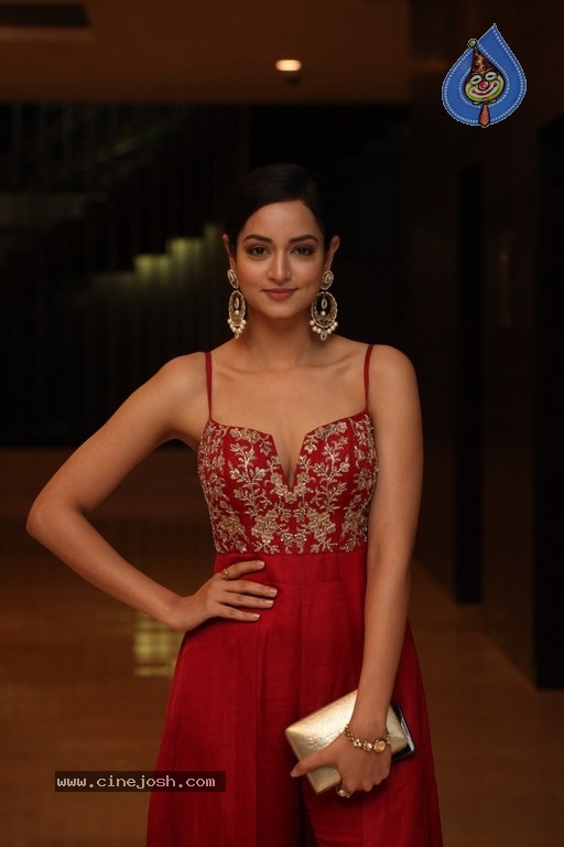 Shanvi Srivastava Pics - 8 / 21 photos