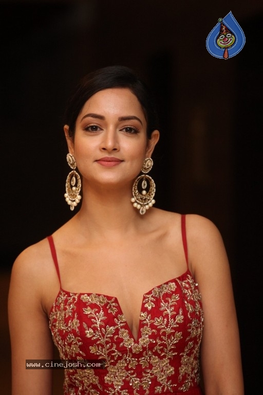 Shanvi Srivastava Pics - 9 / 21 photos