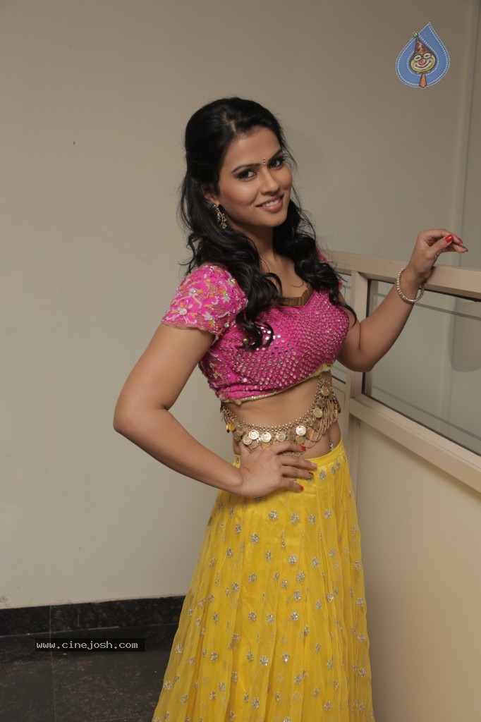 Sharmila Mandre New Hot Stills - 11 / 32 photos