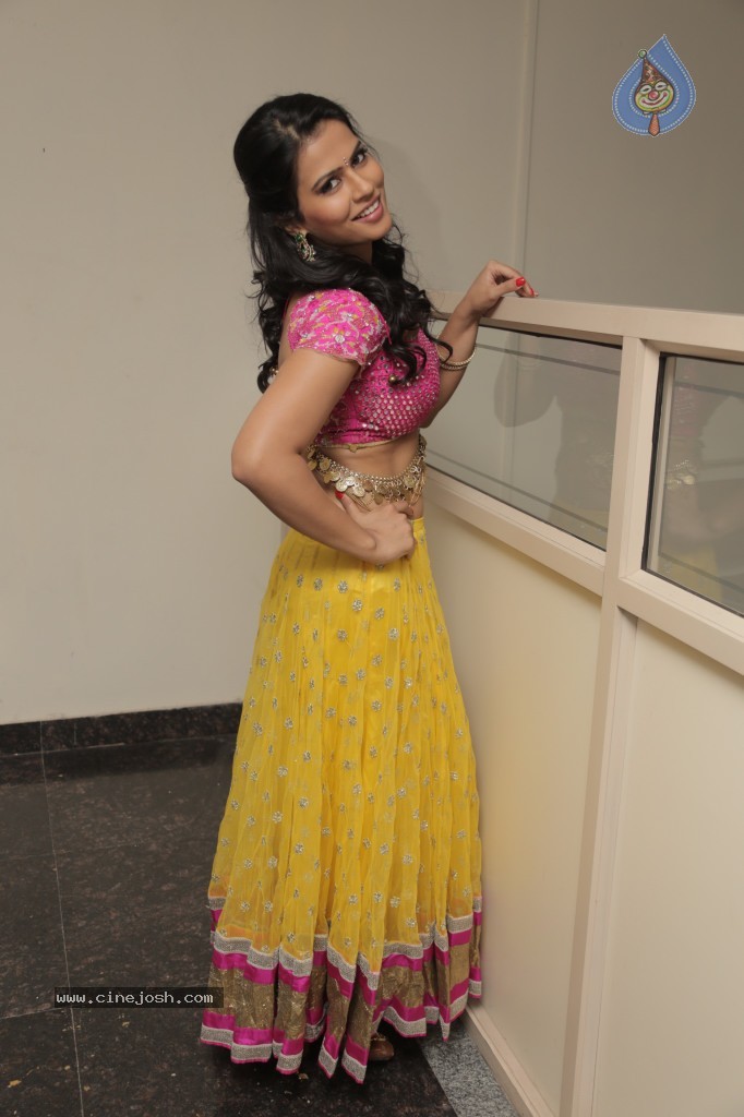 Sharmila Mandre New Hot Stills - 27 / 32 photos