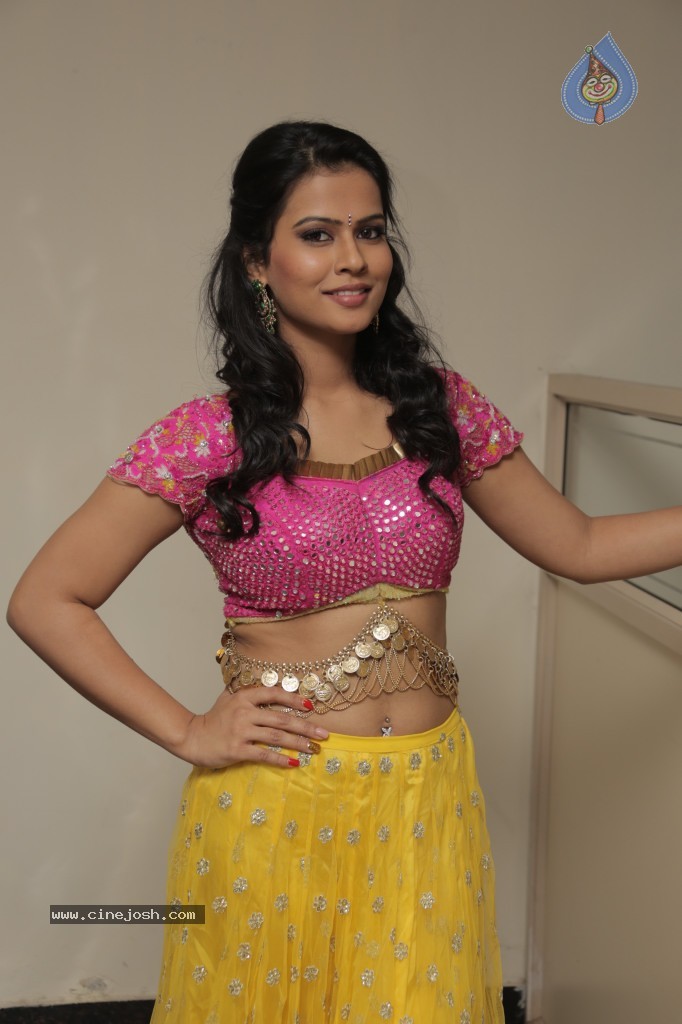 Sharmila Mandre New Hot Stills - 30 / 32 photos